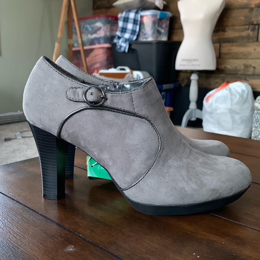 🌸Grey ankle boots